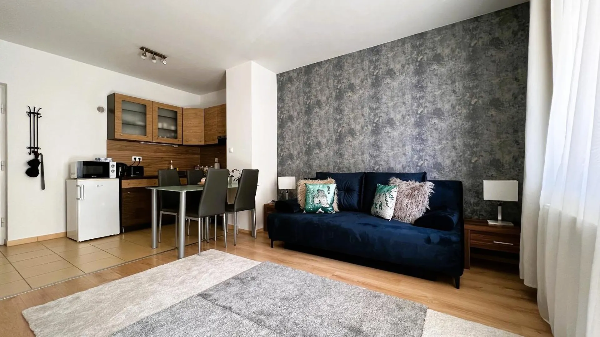 Cosy Living Apartment W Balcony location